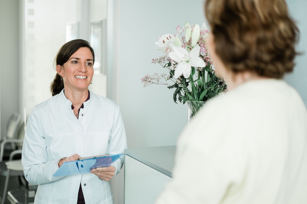 schmerztherapie-koeln-innenstadt- empfang-loew