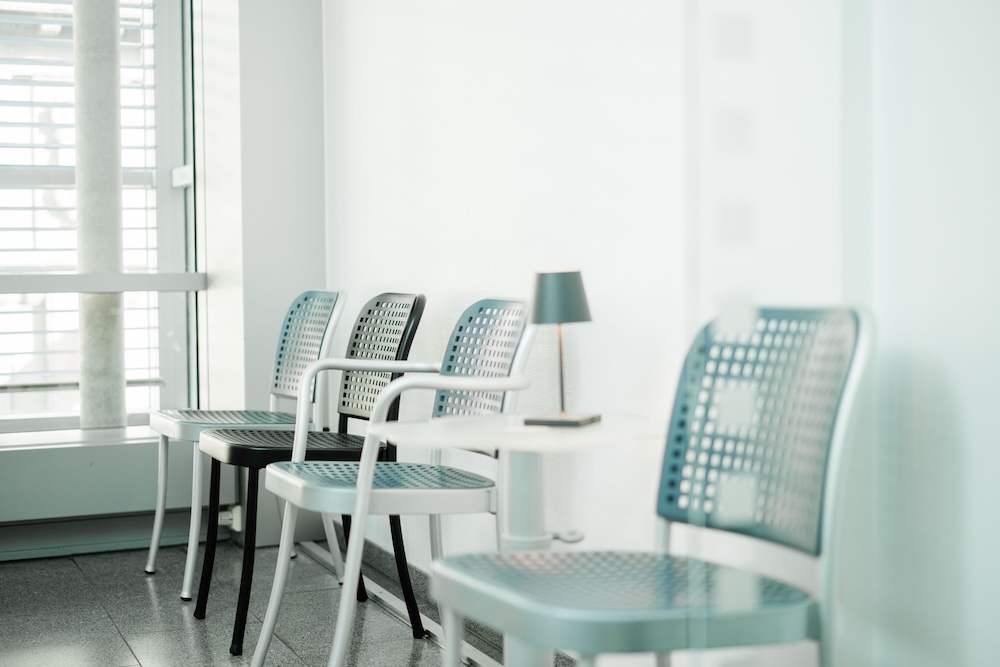 schmerztherapie-koeln-innenstadt- wartezimmer-loew